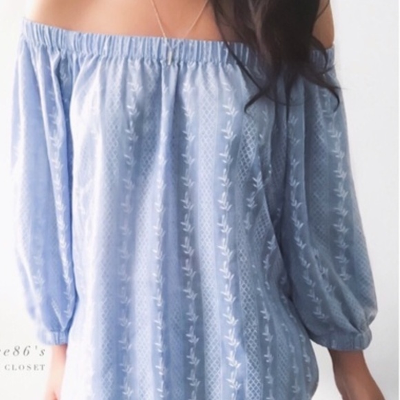 NWOT Romeo & Juliet Couture Off the shoulder Top M - Picture 2 of 3